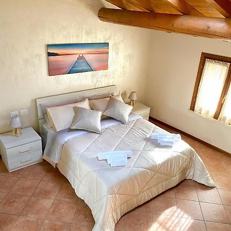 Апартаменты Casa Vacanze Raggio Di Sole Валеджо-суль-Минчо Экстерьер фото
