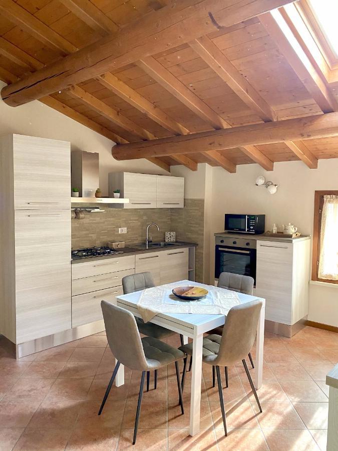 Апартаменты Casa Vacanze Raggio Di Sole Валеджо-суль-Минчо Экстерьер фото