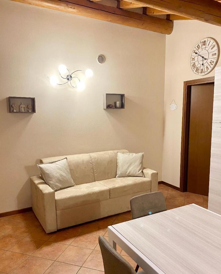 Апартаменты Casa Vacanze Raggio Di Sole Валеджо-суль-Минчо Экстерьер фото