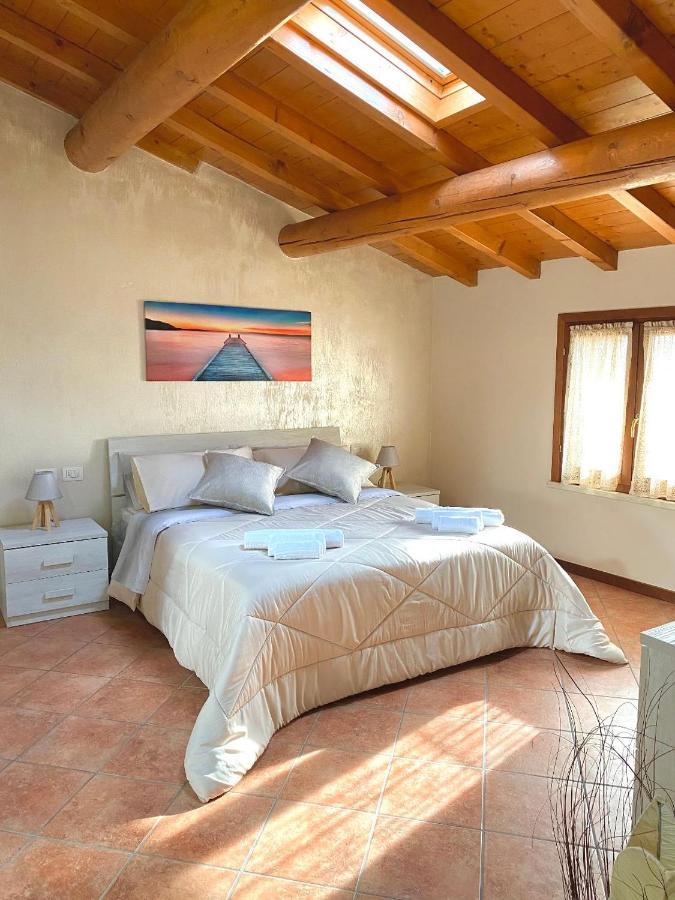 Апартаменты Casa Vacanze Raggio Di Sole Валеджо-суль-Минчо Экстерьер фото