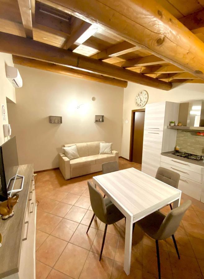Апартаменты Casa Vacanze Raggio Di Sole Валеджо-суль-Минчо Экстерьер фото